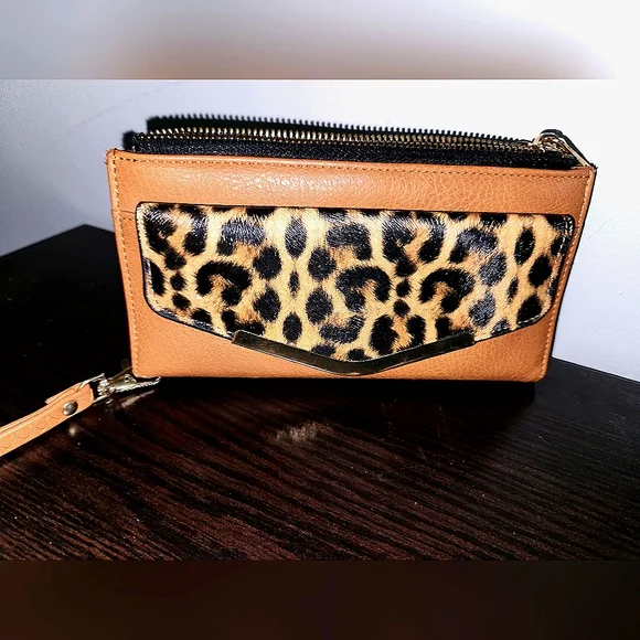 Cheetah Wallet - Picture 1 of 9